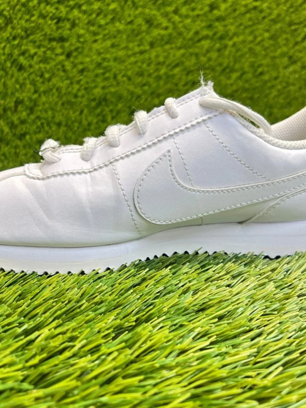 Nike Cortez Basic SL Boys Size‎ 4Y Triple White Athletic Leather Shoes Sneakers